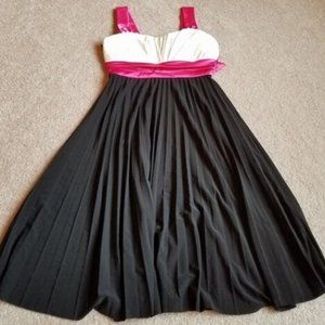 Junior's Small Taboo Pleated Black & White Dress